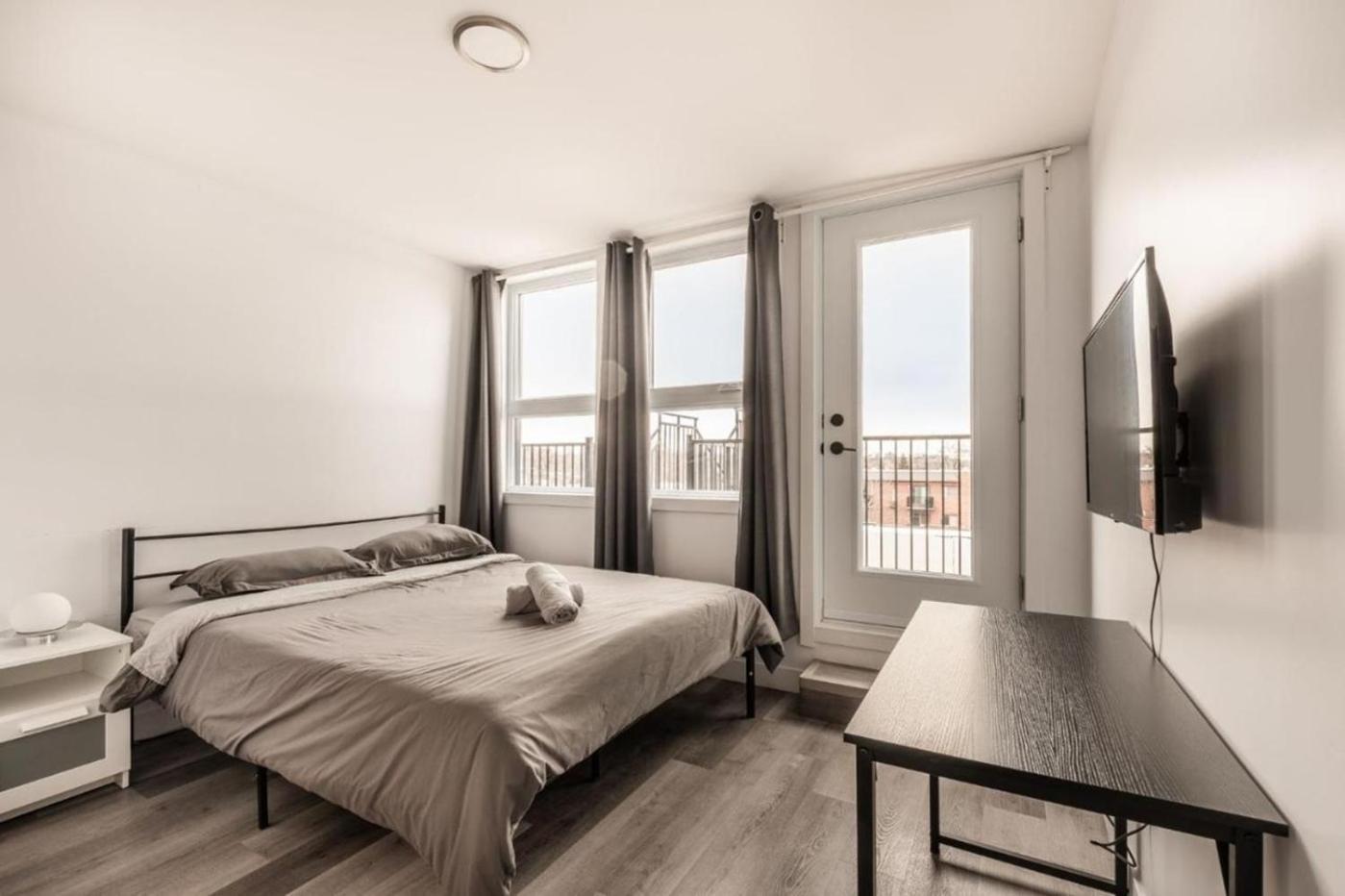 Apartment Big 2 Bedroom On 2 Floors - 1907 Montreal